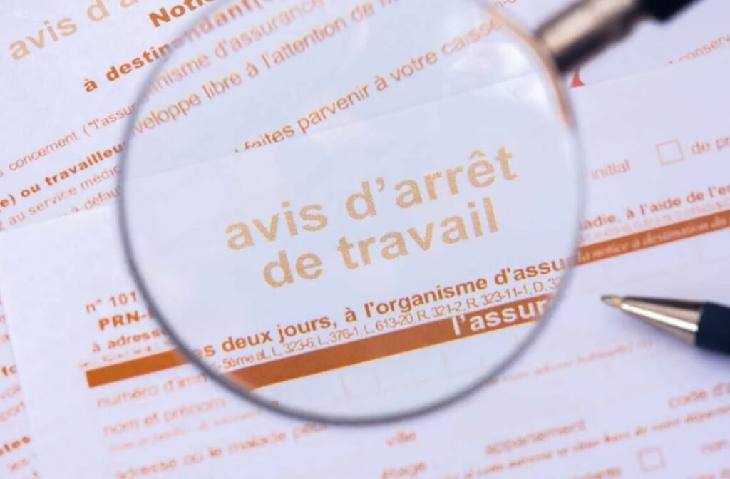 Désormais, un droit au report des congés payés est reconnu lorsque le salarié est arrêté pour maladie pendant ses congés payés. La seule condition étant que le salarié ait notifié un arrêt de travail valide à son employeur.